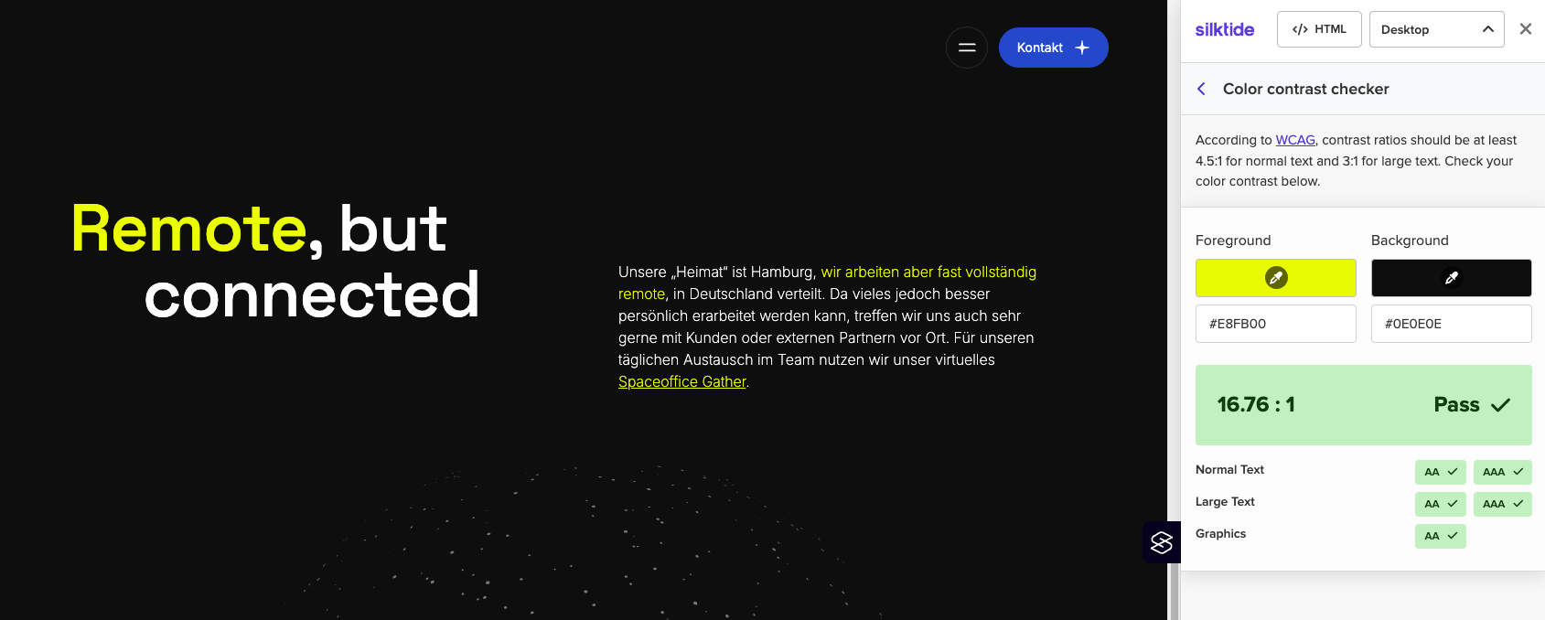 Screenshot eines Bereichs der Spaceteams Webseite mit der Überschrift „Remote, but connected“ in großer weißer und gelber Schrift auf schwarzem Hintergrund. Rechts im Bild zeigt ein Farbkontrast-Checker (Silktide) ein Ergebnis von 16,76:1 mit grünem „Pass“ gemäß WCAG.